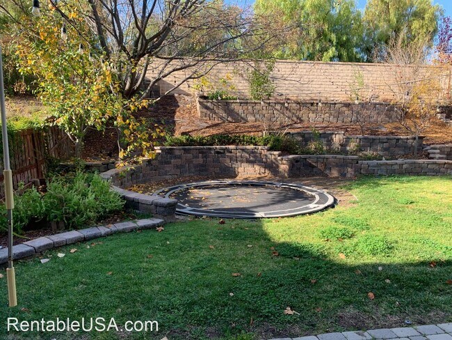 Foto del edificio - 5 br, 3 bath House - 40365 Amesbury Lane