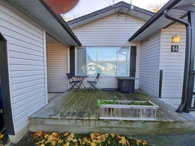 Building Photo - 5648-5648 Vedder Rd