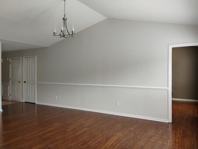 Foto del edificio - 734 Waterbrook Ln