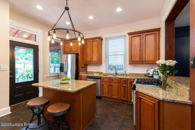 Foto del edificio - 1328 Highland Ave