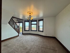 Building Photo - 309 1/2 E 7th St