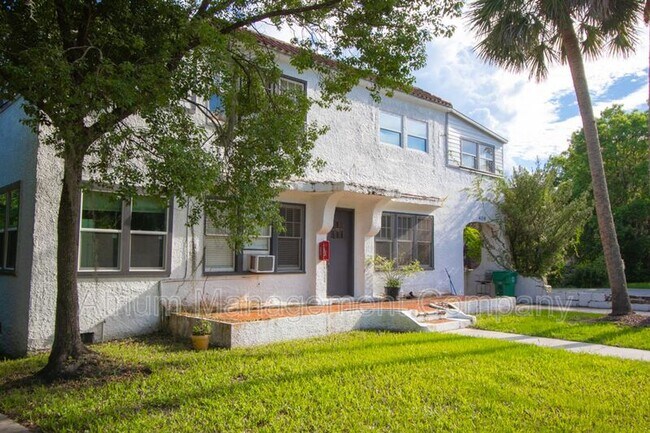 Foto del edificio - 408 W Howry Ave