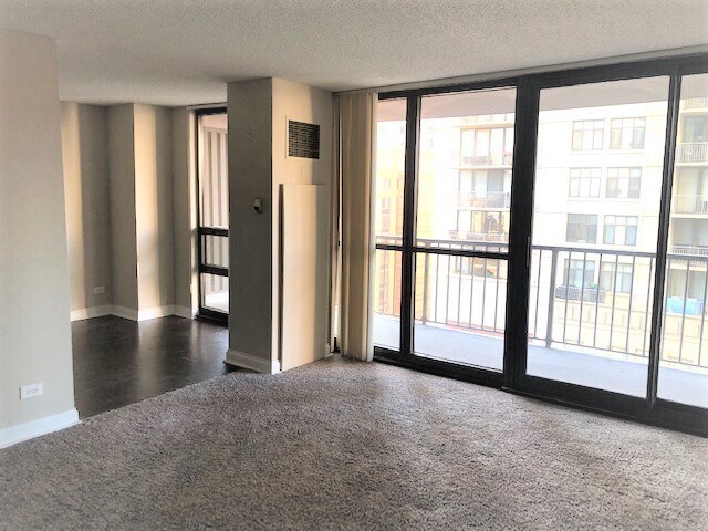 Building Photo - 10 E Ontario St