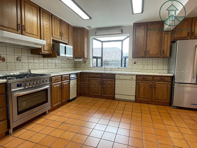 Building Photo - Four Bedroom Home in Pacific Grove Beach T...