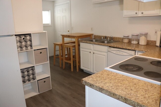 Building Photo - 44 W 2700 S