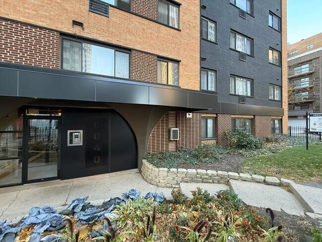 Foto del edificio - 6040 N Sheridan Rd