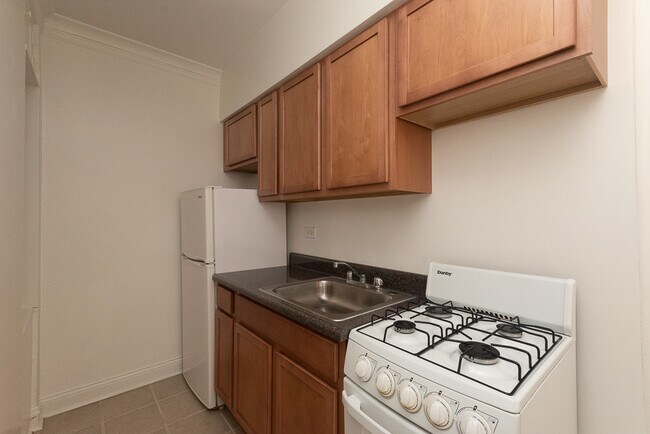 Building Photo - 4641 N Paulina St