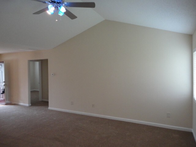 Foto del edificio - 5701 Hiddenlake Drive