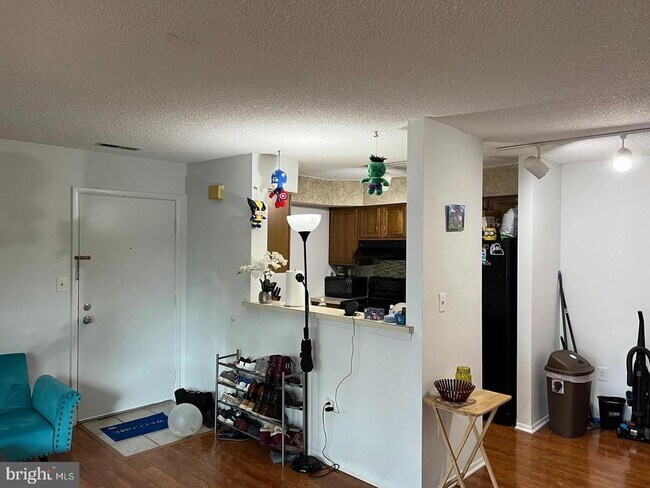 Building Photo - 2305 Aspen Dr