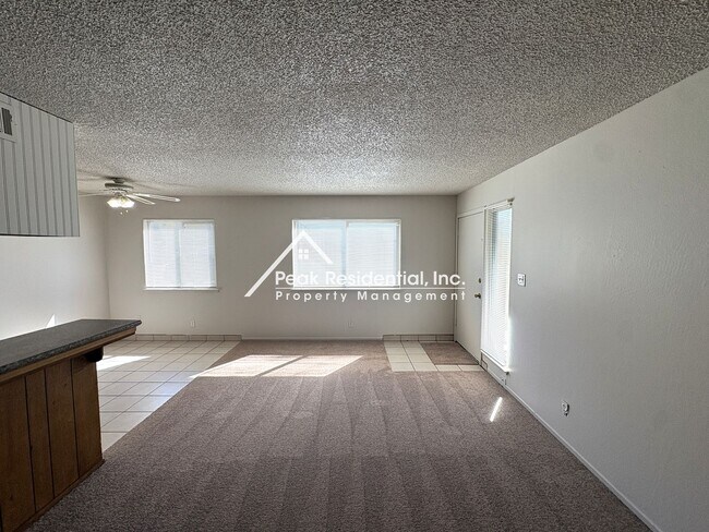 Foto del edificio - Charming 2 bedroom 1 bathroom Apartment!