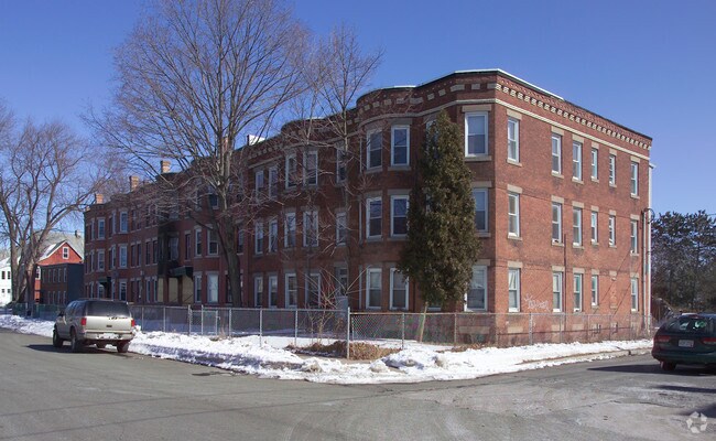 Foto del edificio - 18-22 Saint Jerome Ave