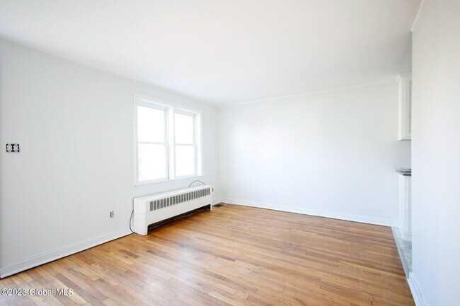 Foto del edificio - 2 Van Buren Ave