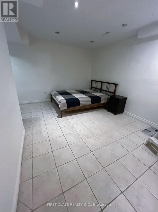 Building Photo - 14 Crayford Dr