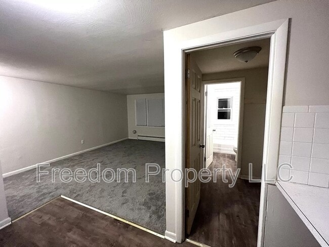 Building Photo - 353 Main St