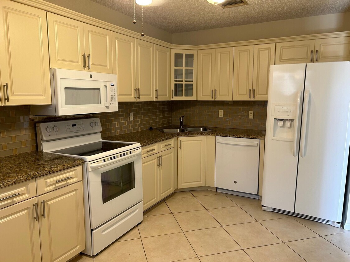 42 Meadows Dr, Boynton Beach, FL 33436 House Rental in Boynton Beach