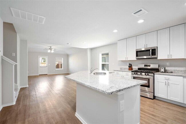 Building Photo - 4226 Stuebner Hl Dr
