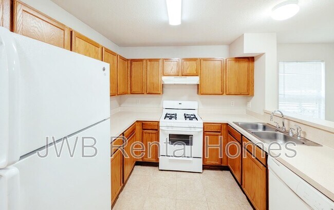 Building Photo - 90 6th St