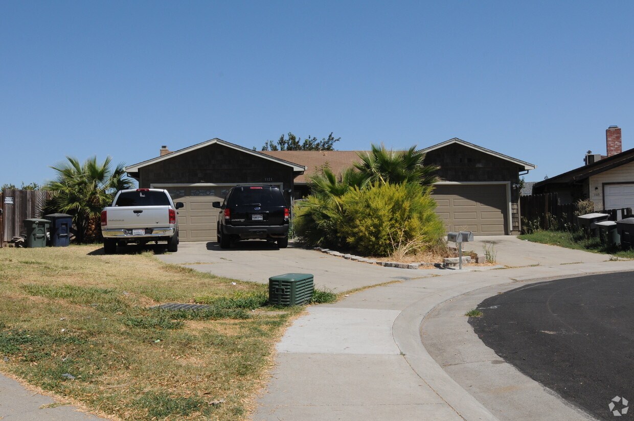 Foto del edificio - 1121-1333 W Johnson Ct