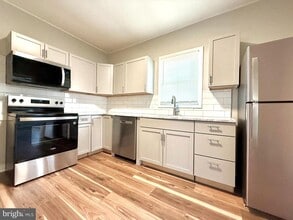 Building Photo - 32 Jenkins Pl