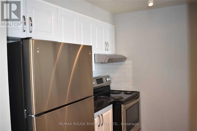Photo du bâtiment - 1655-1655 Pickering Pkwy