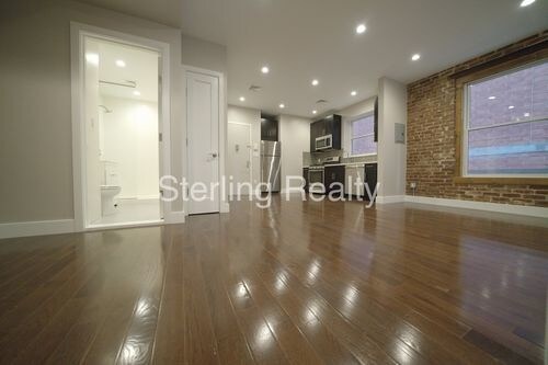 Primary Photo - 2724 Hoyt Ave S