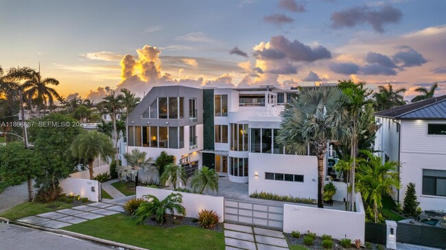 Building Photo - 1319 Seminole Dr