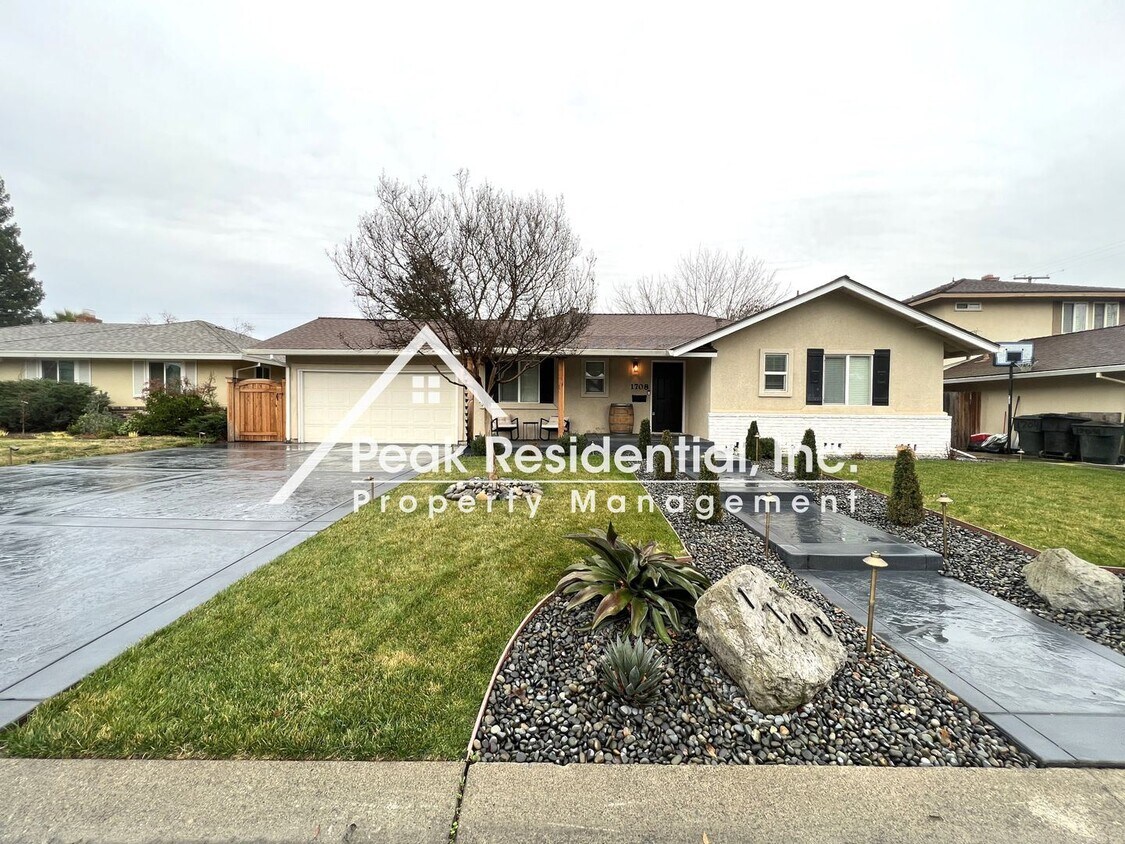 Foto principal - 3 br, 2 bath House - 1708 Pluto Wy