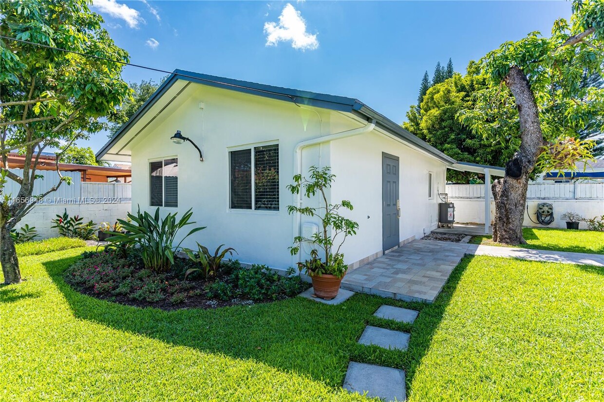 Foto principal - 7452 SW 12th St