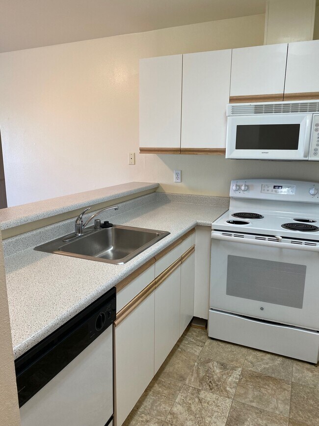 Foto del edificio - 3703-3705 California Ave SW