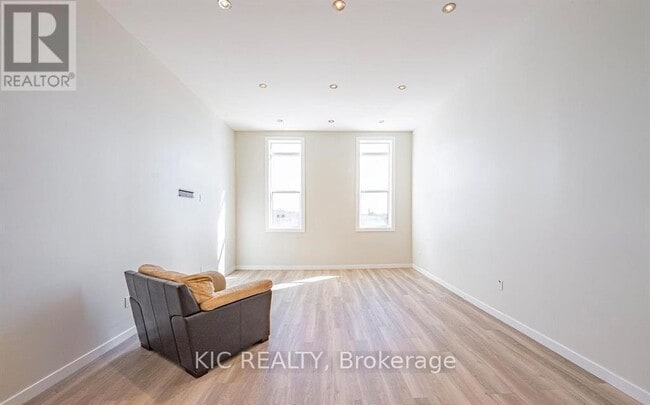 Building Photo - 13 Colborne St