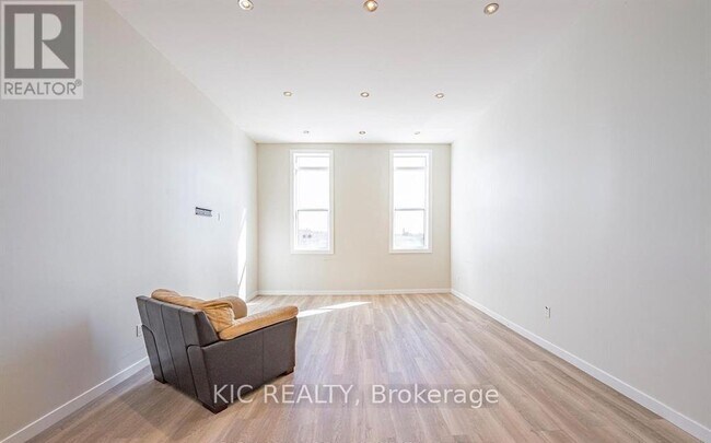 Photo du bâtiment - 13 Colborne St