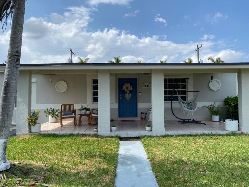 Foto principal - 9901 SW 49th St