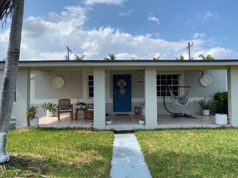 Primary Photo - 9901 SW 49th St