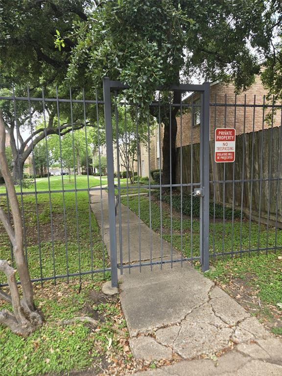 Foto del edificio - 8712 Wilcrest Dr