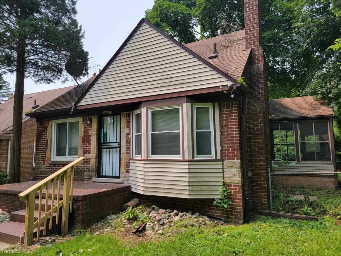 Building Photo - 3 br, 1.5 bath House - 16651 Hazelton St