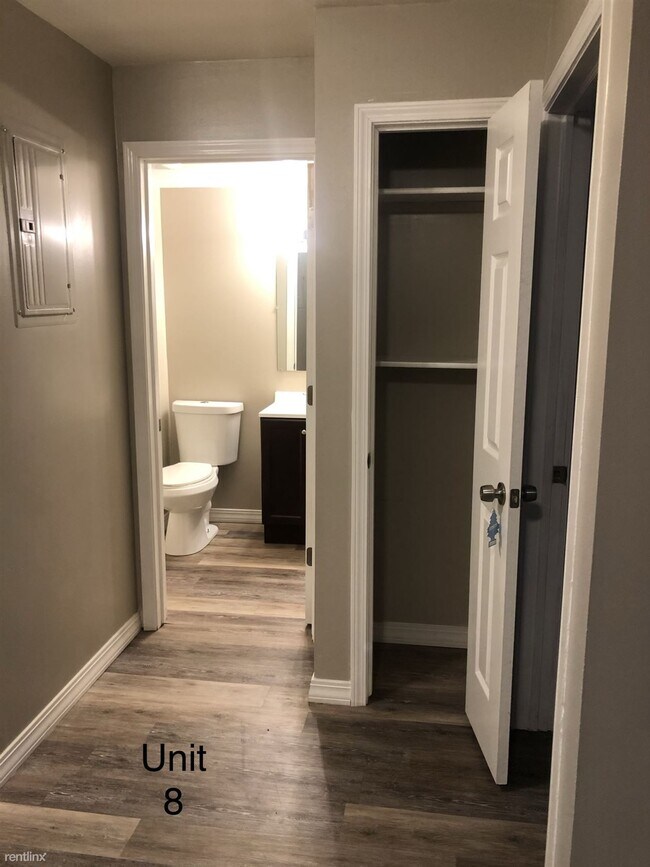 Building Photo - 1 br, 1 bath Apartment - Trowbridge Manor 5