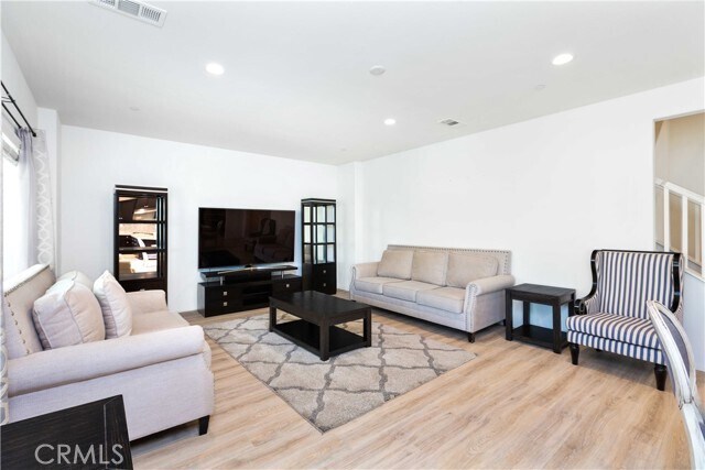 Foto principal - 2465 E Bennington St