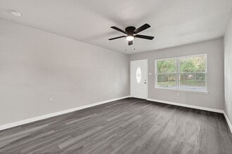 Building Photo - 10609 Murr Way