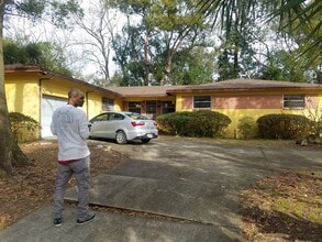 Building Photo - 1717 W 43rd St