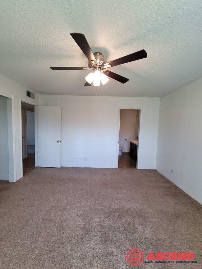 Building Photo - Comfortable 3BD/2BA Home in Bakersfield's 93309!