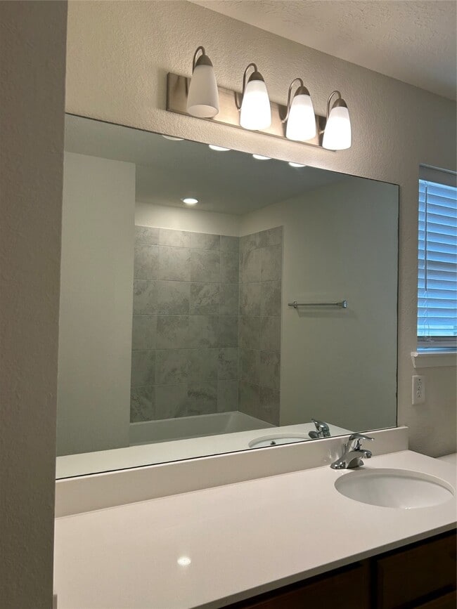 Building Photo - 9843 Mls Fld Dr