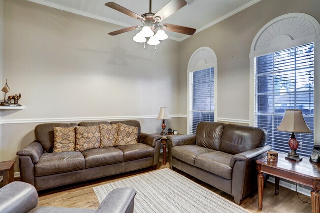 Building Photo - 21402 Meadowhill Dr