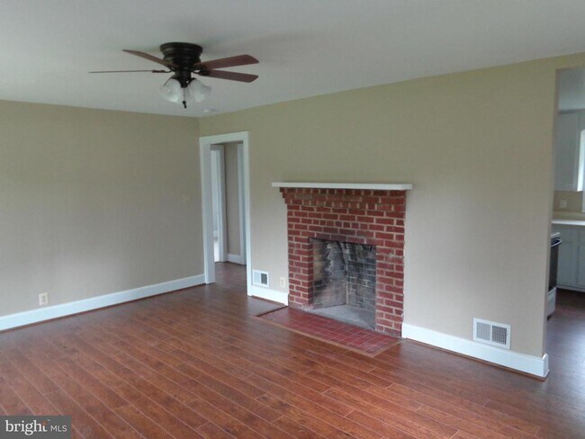 Building Photo - 607 Waterloo Rd