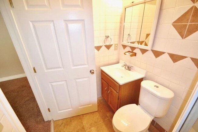 Foto del edificio - 250 E Home St