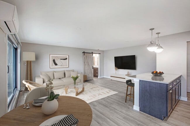Interior Photo - Excelsior Shores