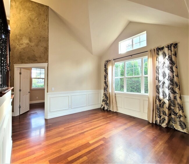 Building Photo - Luxurious 4 Bed/2.5 Bath Lynnwood Home - Available Now!