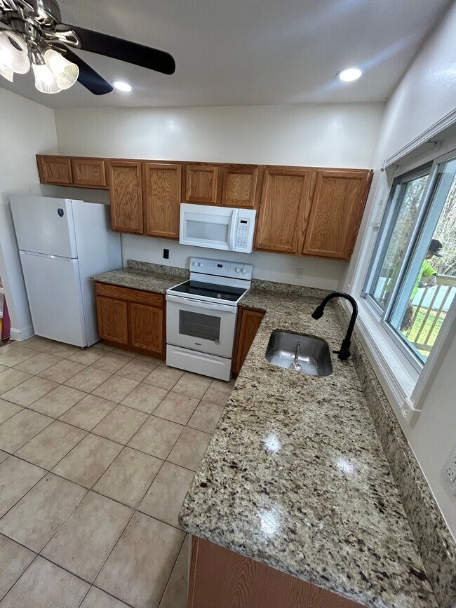 Foto del edificio - 1202 W Elm St