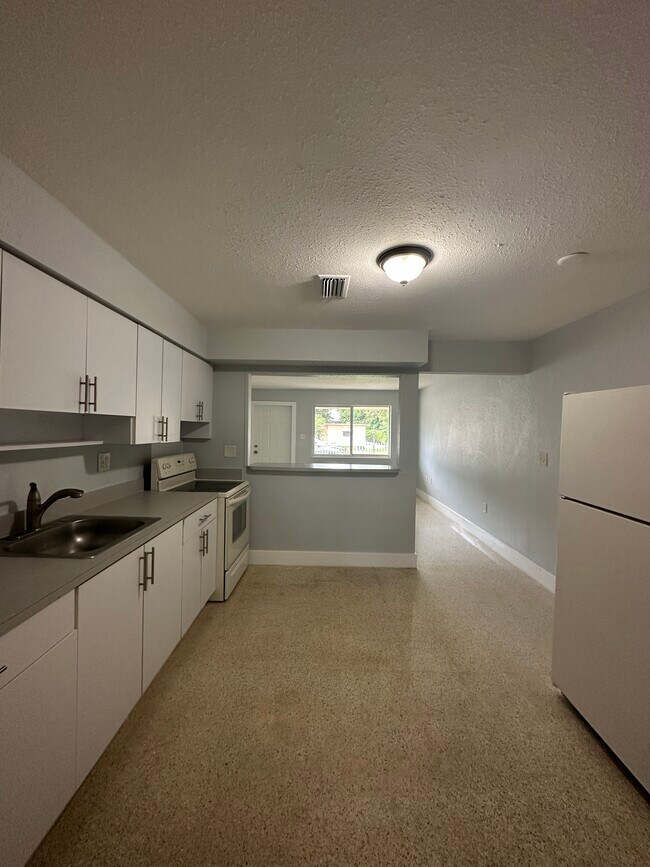 Kitchen view looking towards living room - 6081 SW 33rd St
