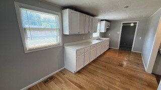 Foto del edificio - BEECH GROVE - CHARMING 3 BEDROOM HOME AVAILABLE NOW!