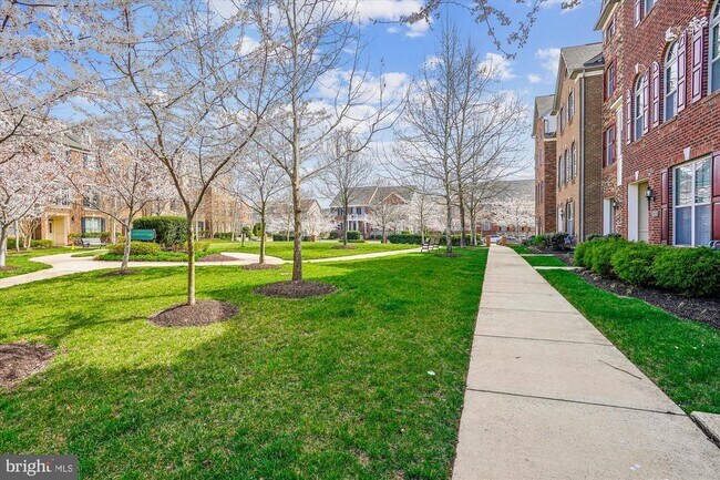 Building Photo - 43212 Wild River Square